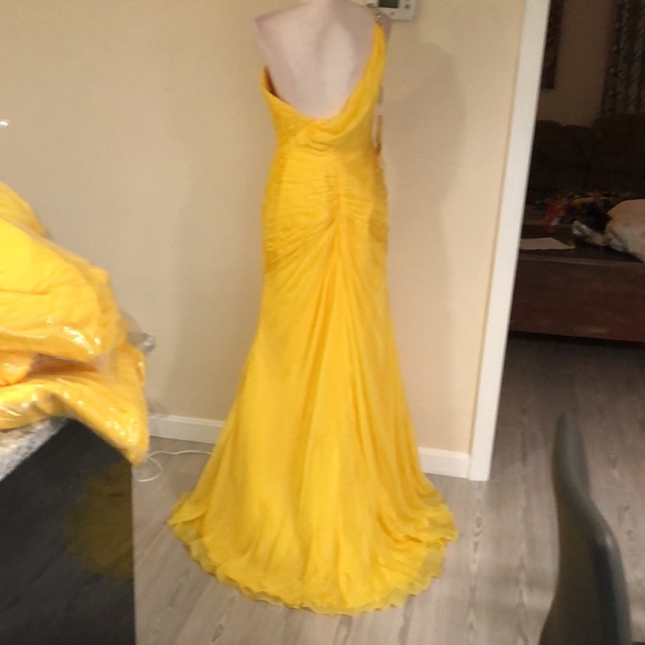 Yellow Chiffon one shoulder - Picture 4 of 13
